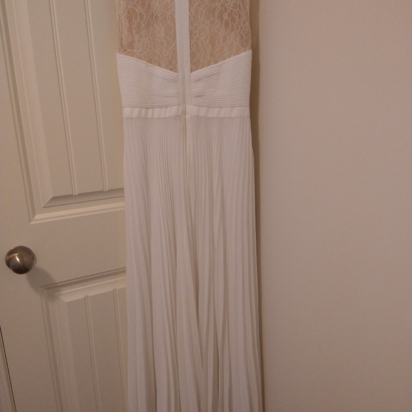 White dress BCBG MAXAZRIA size 8 - Picture 3 of 6